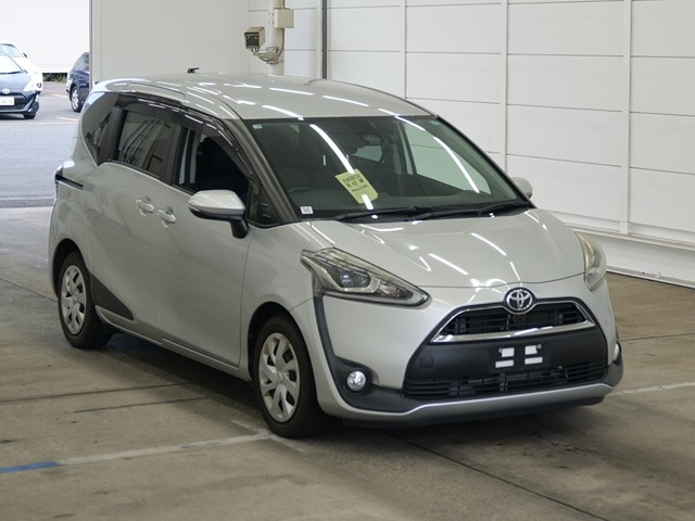 TOYOTA SIENTA — фото