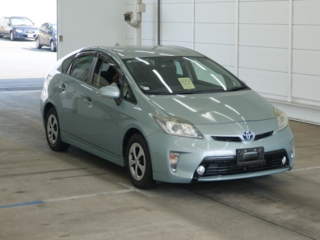 TOYOTA PRIUS — фото