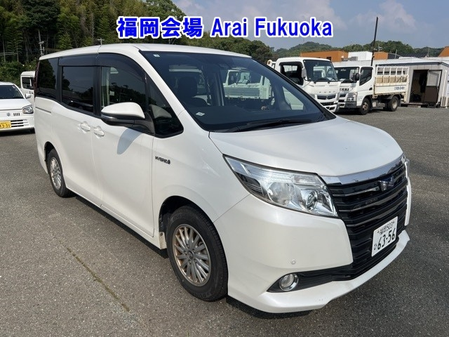 TOYOTA NOAH — фото