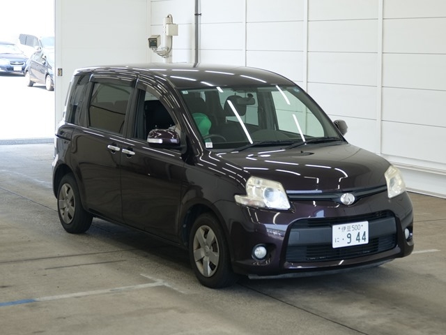 TOYOTA SIENTA — фото