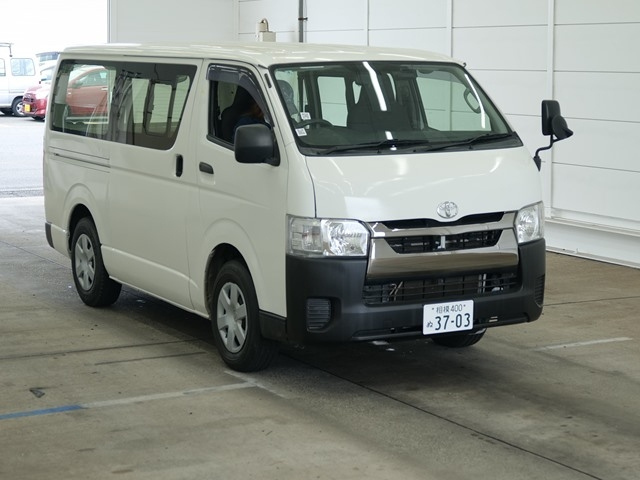 TOYOTA HIACE — фото