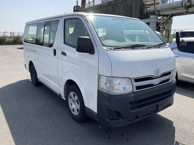 TOYOTA HIACE — фото