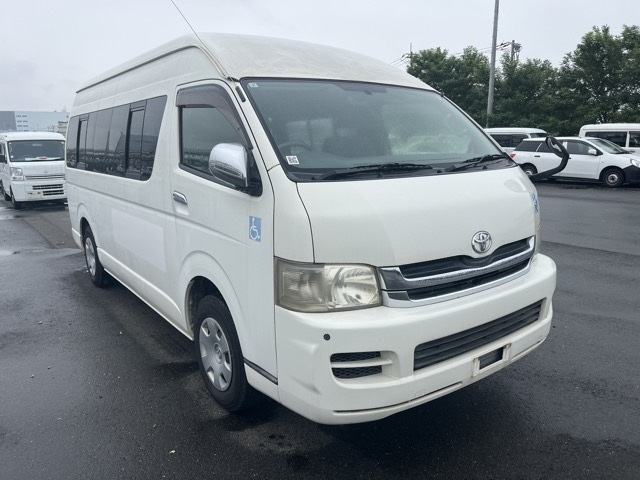 TOYOTA HIACE — фото
