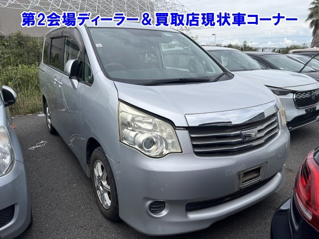 TOYOTA NOAH — фото