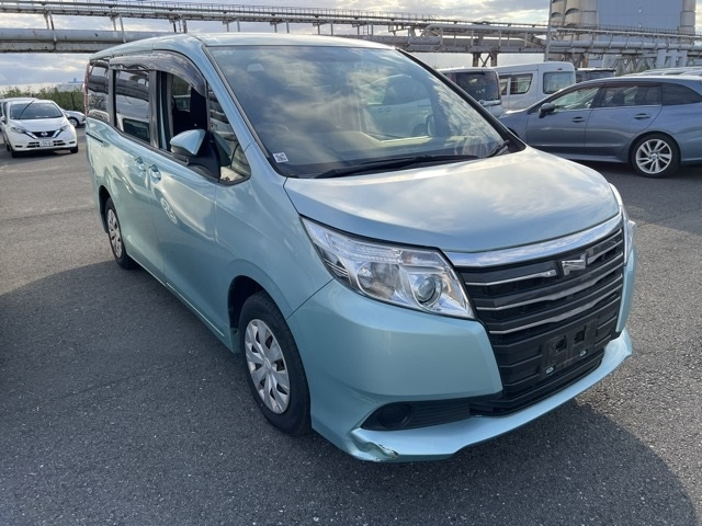 TOYOTA NOAH — фото