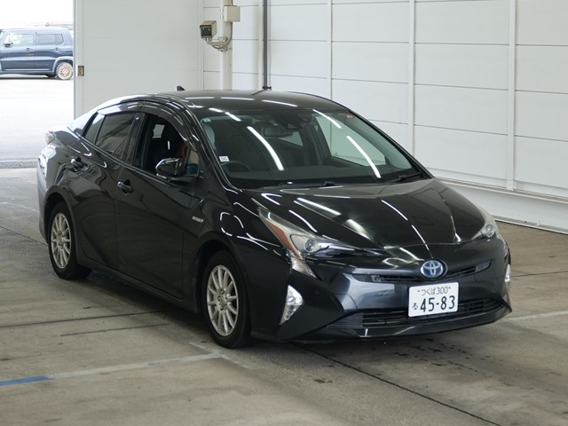 TOYOTA PRIUS — фото