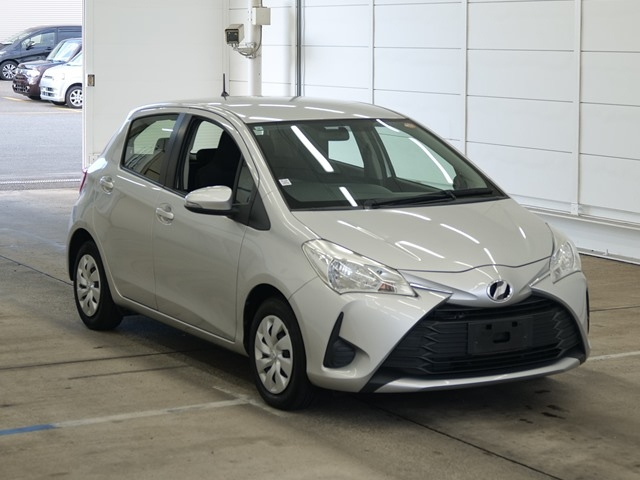 TOYOTA VITZ — фото