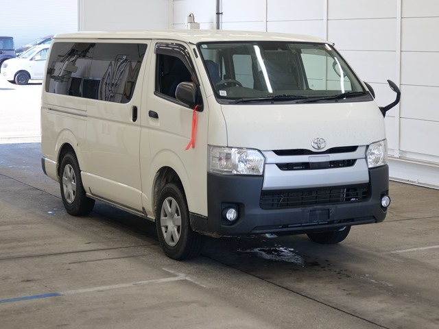 TOYOTA HIACE — фото