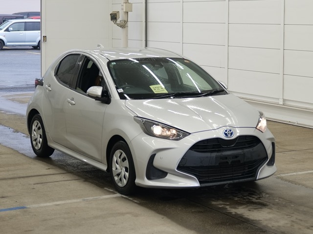 TOYOTA YARIS — фото