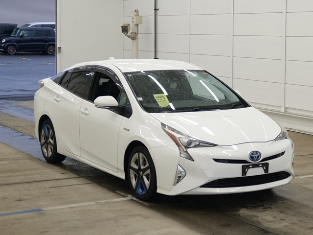 TOYOTA PRIUS — фото