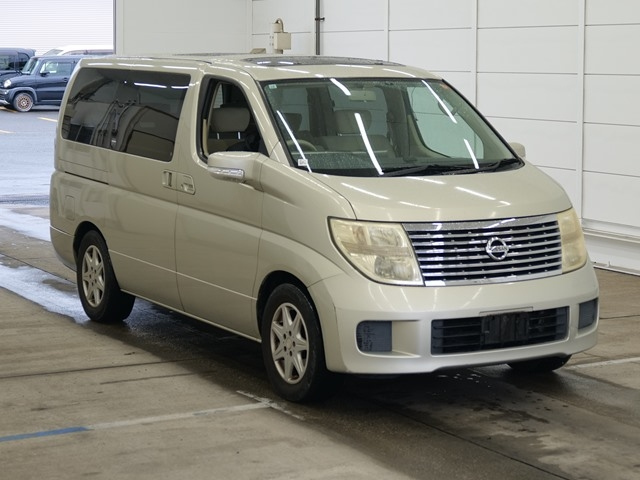 NISSAN ELGRAND — фото