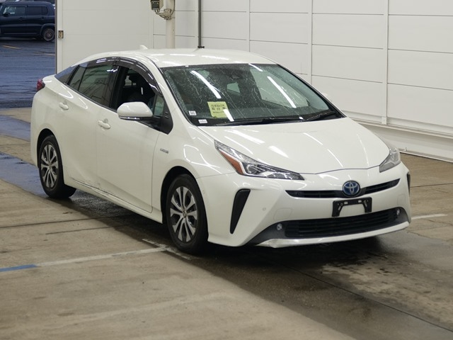 TOYOTA PRIUS — фото