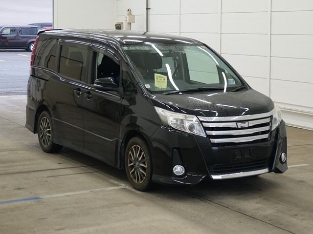 TOYOTA NOAH — фото