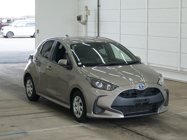 TOYOTA YARIS — фото