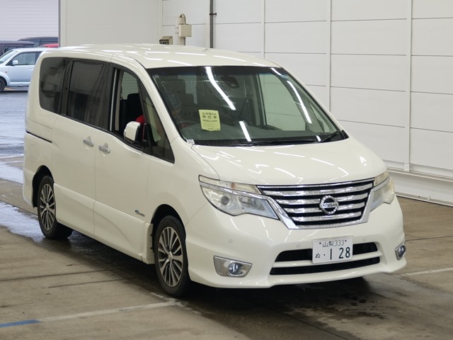 NISSAN SERENA — фото