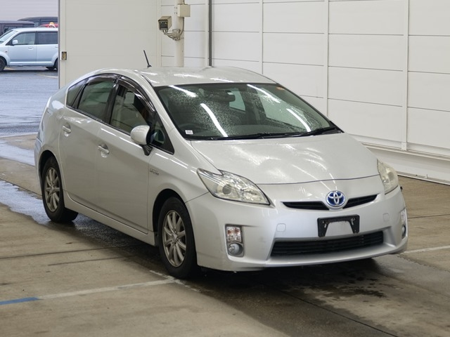 TOYOTA PRIUS — фото