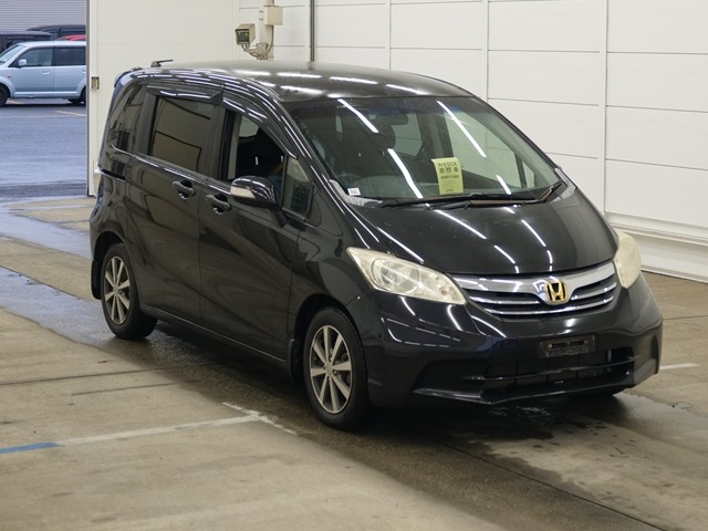HONDA FREED — фото