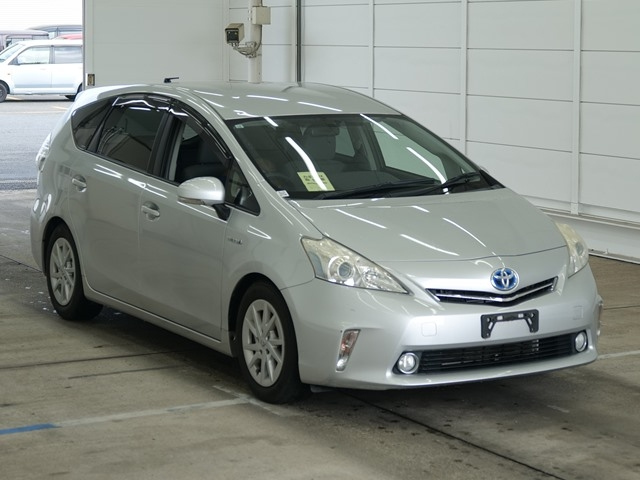TOYOTA PRIUS — фото