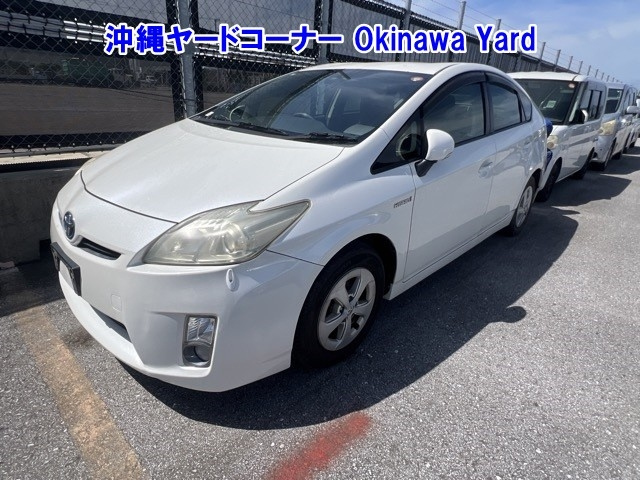 TOYOTA PRIUS — фото