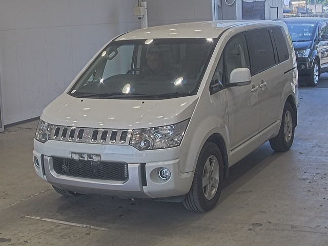 MITSUBISHI DELICA — фото