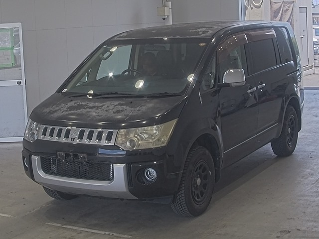 MITSUBISHI DELICA — фото