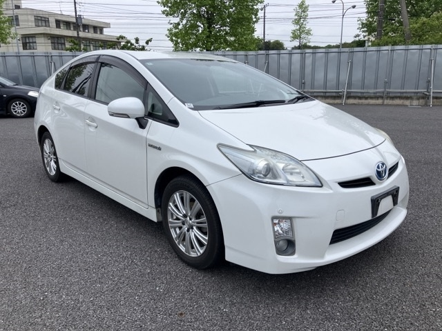TOYOTA PRIUS — фото