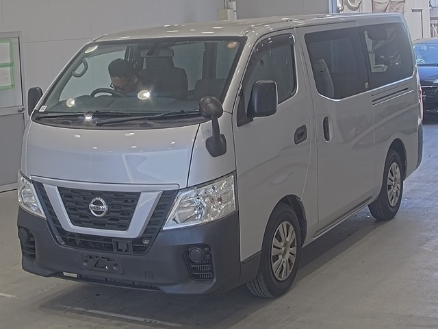 NISSAN CARAVAN — фото