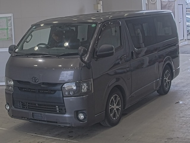 TOYOTA HIACE — фото
