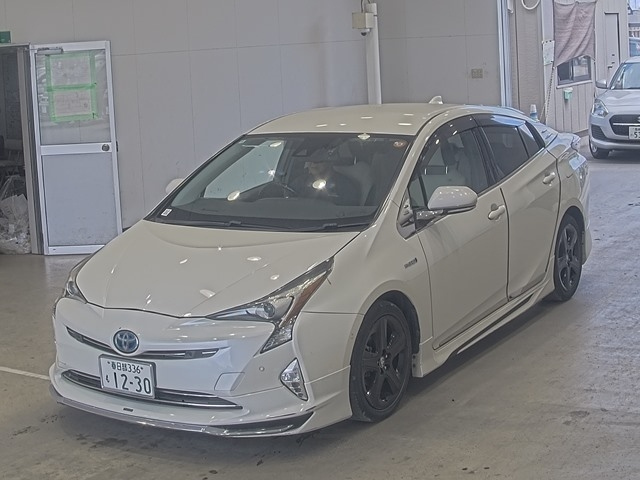TOYOTA PRIUS — фото