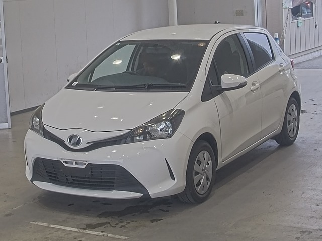 TOYOTA VITZ — фото