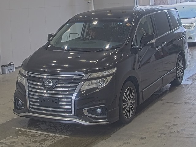 NISSAN ELGRAND — фото