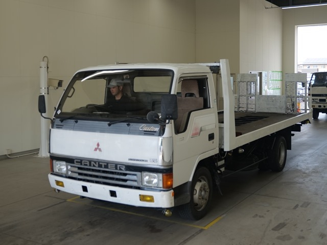 MITSUBISHI CANTER — фото