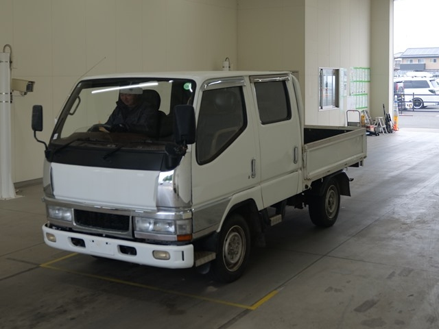 MITSUBISHI CANTER — фото