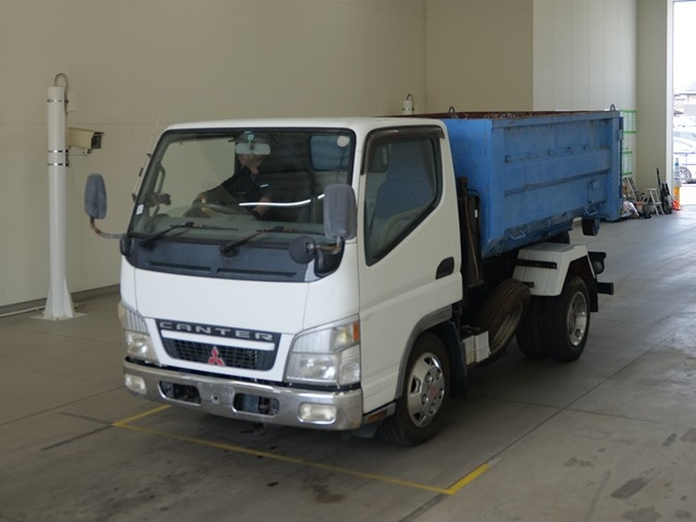 MITSUBISHI CANTER — фото