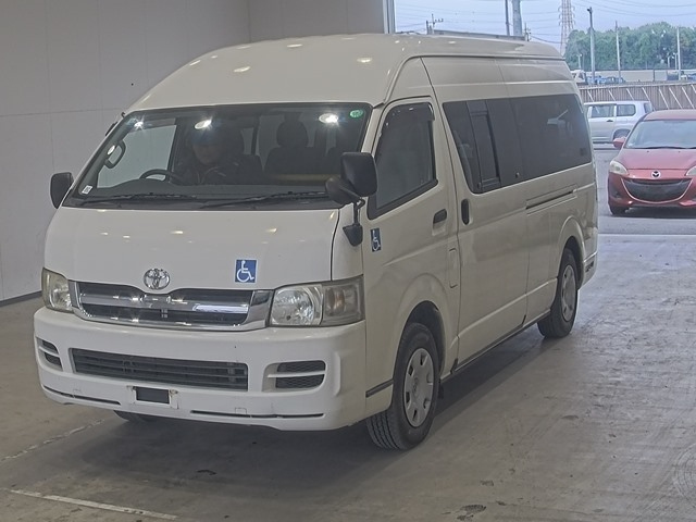 TOYOTA HIACE — фото