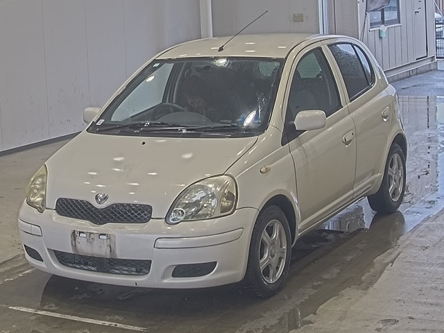 TOYOTA VITZ — фото
