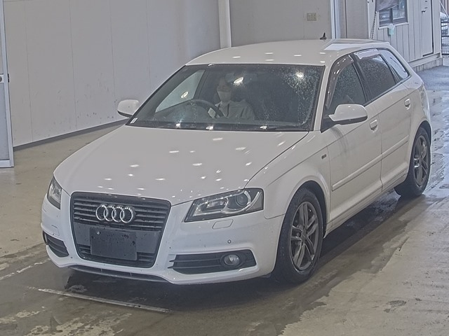 AUDI A3 — фото