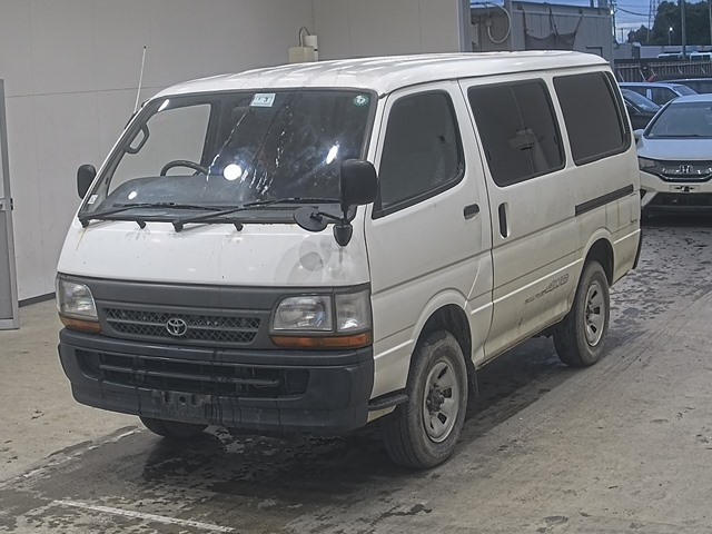 TOYOTA HIACE — фото