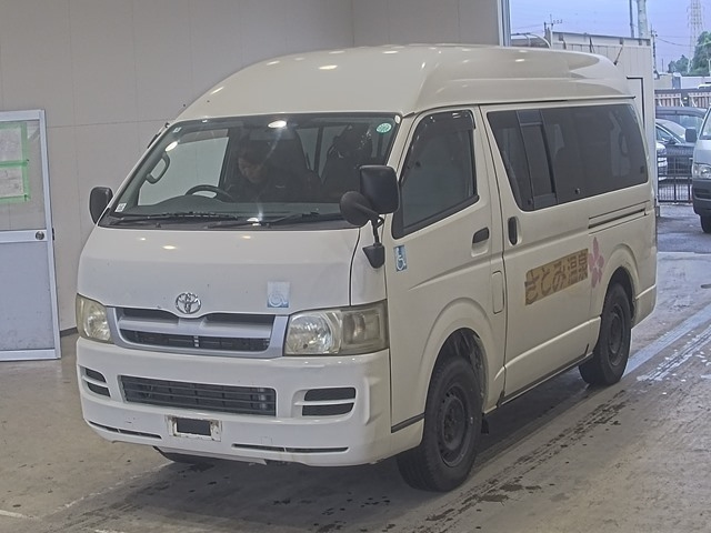 TOYOTA HIACE — фото