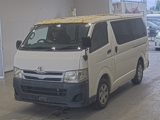 TOYOTA HIACE — фото