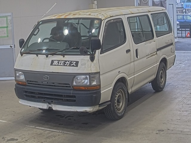 TOYOTA HIACE — фото