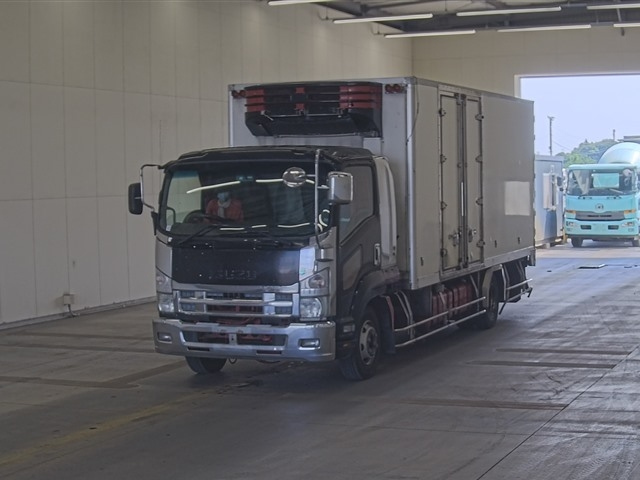 ISUZU FORWARD — фото