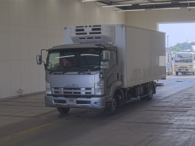 ISUZU FORWARD — фото