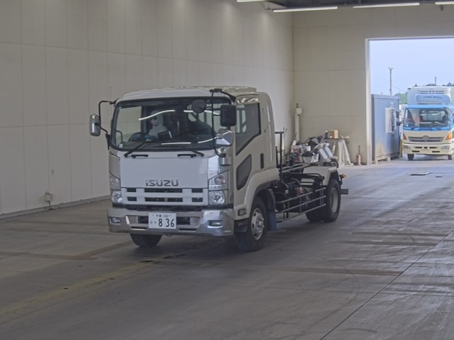 ISUZU FORWARD — фото