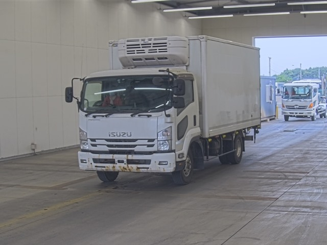 ISUZU FORWARD — фото