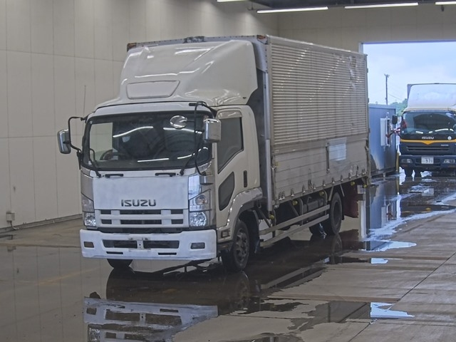 ISUZU FORWARD — фото