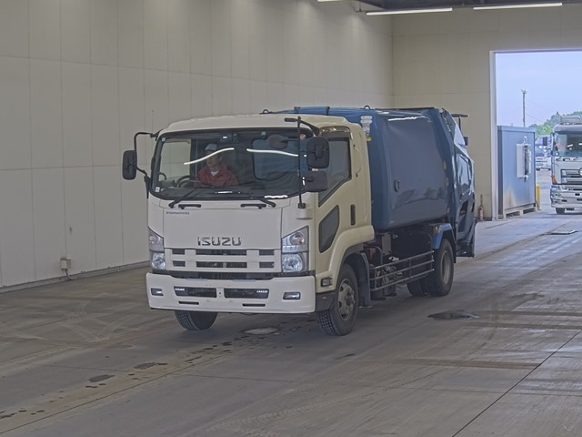 ISUZU FORWARD — фото