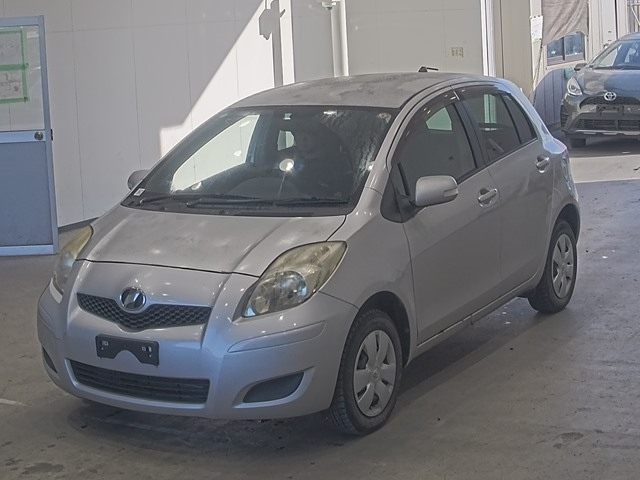 TOYOTA VITZ — фото