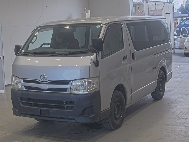 TOYOTA HIACE — фото