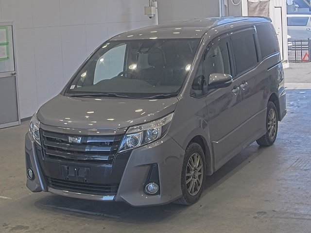 TOYOTA NOAH — фото